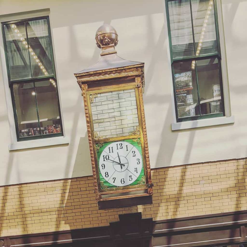 A picture of a clock at a hotel in Pensacola, FL.