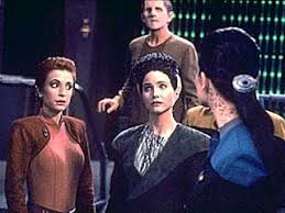 Eris surrounded by Odo, Kira, and Dax