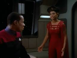 Fenna and Sisko talking