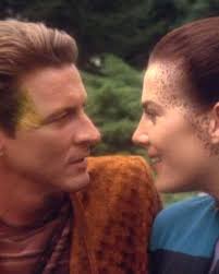 Deral and Dax almost kissing