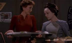 Kira and Ziyal discussing weapons