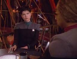Ezri and Worf talking at Quark's