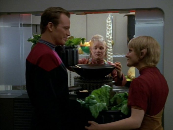 Neelix looking at Kes and Paris, while he has a SLEEVE of garlic bulbs behind him.